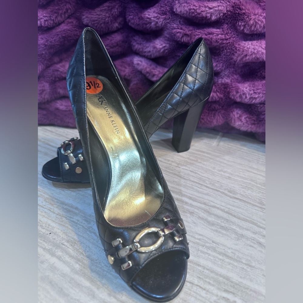 Anne Klein high heels. 
Size 9.5
4” heels
NWOT